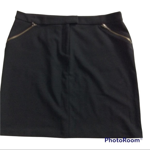 BLACK SKIRT - Picture 2 of 11